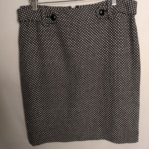 Chic Black and White Patterned Pencil Skirt